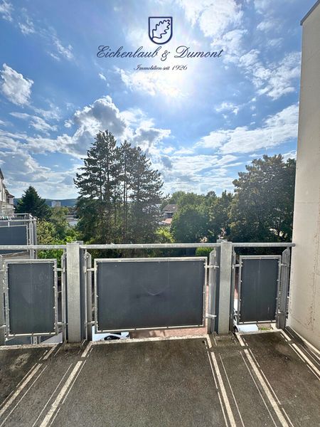 Helle renovierte 4-ZKB Wohnung mit Balkon in verkehrsgünstiger Lage